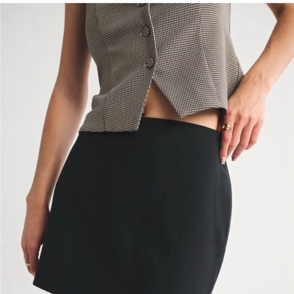 Abercrombie Scarlett Curve Love Mini Skort - Picture 1 of 5